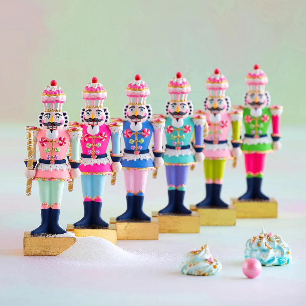 RAINBOW COLONEL CUPCAKE SMALL 9" ASST.
