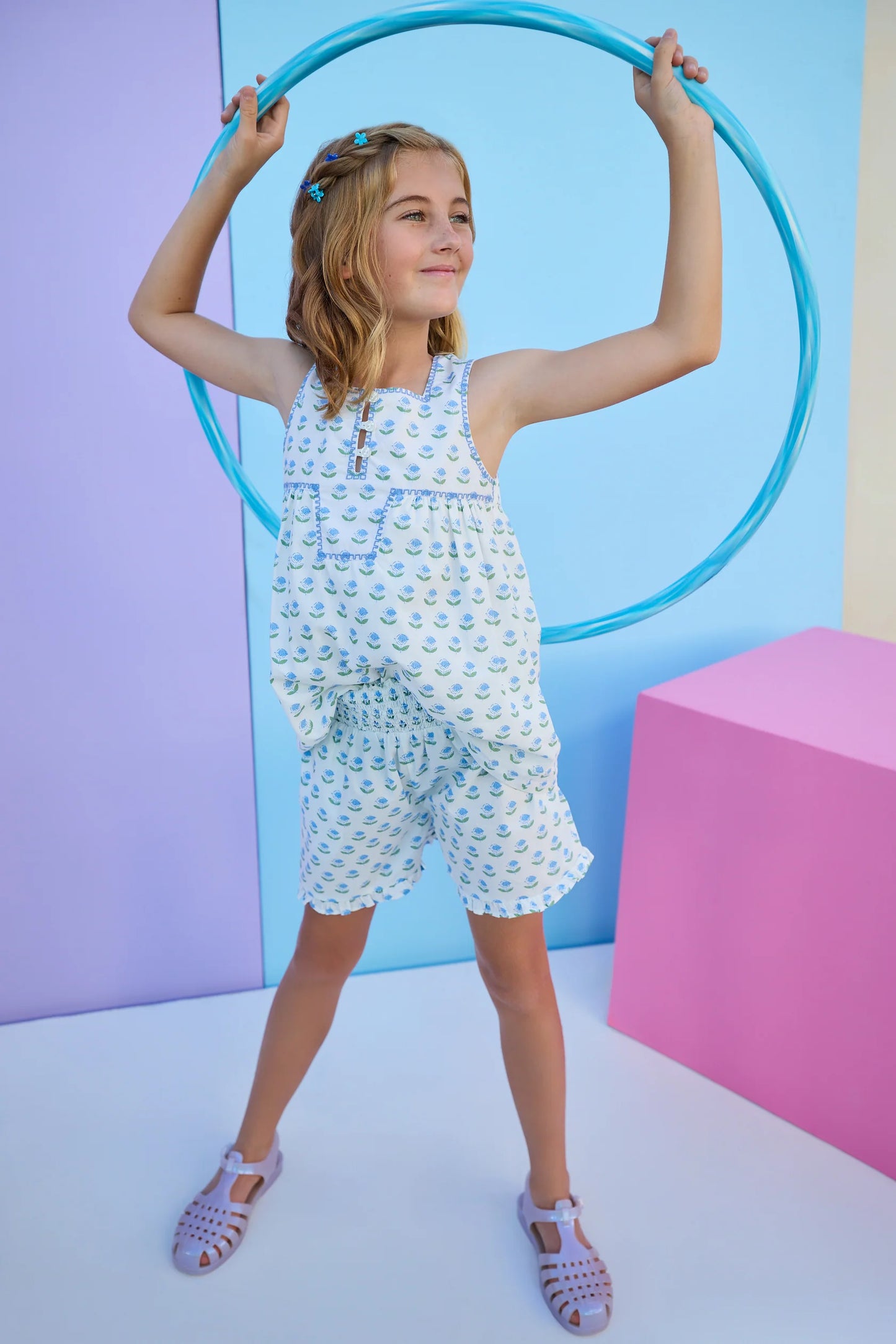 SHIRRED RUFFLE SHORTS BLUE TULIP BLOCK PRINT