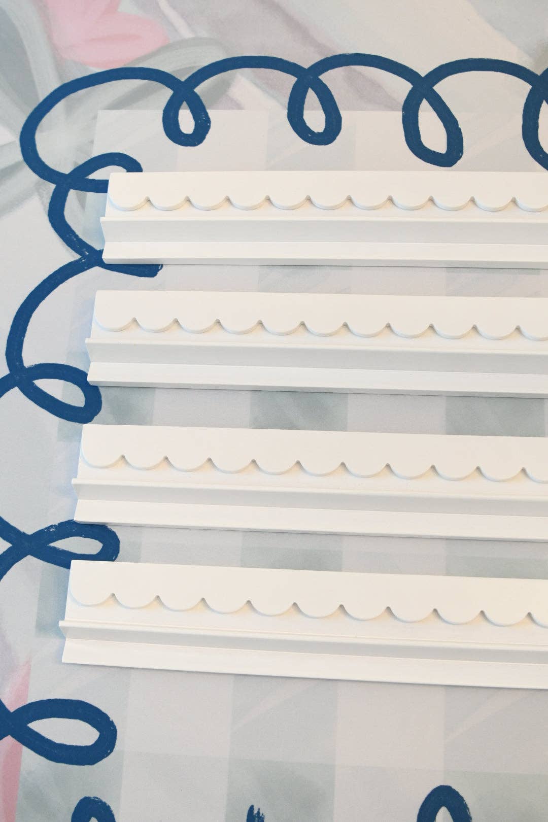 White Scalloped Wooden Mahjong Racks - 20 inches