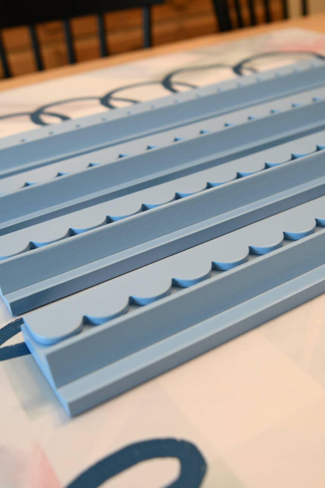 Preppy Blue Scalloped Wooden Mahjong Racks