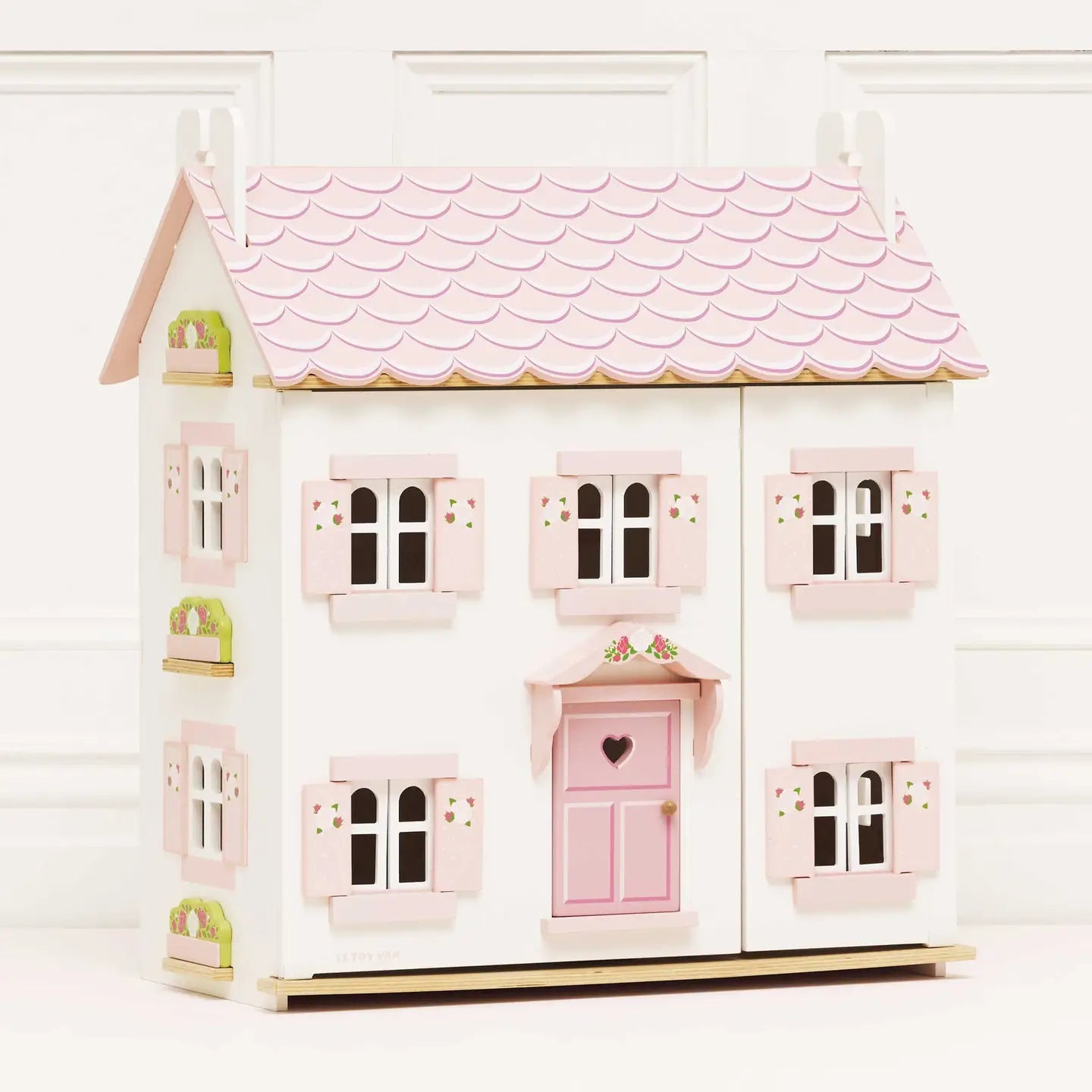 SOPHIES WOODEN DOLLHOUSE