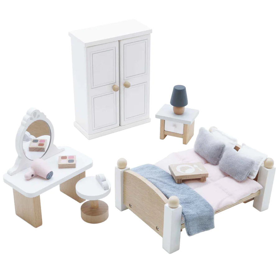 WOODEN DOLLHOUSE BEDROOM