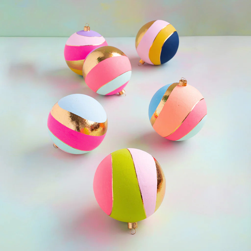 COLOR COUTURE STRIPE BALL ORN 4" ASST