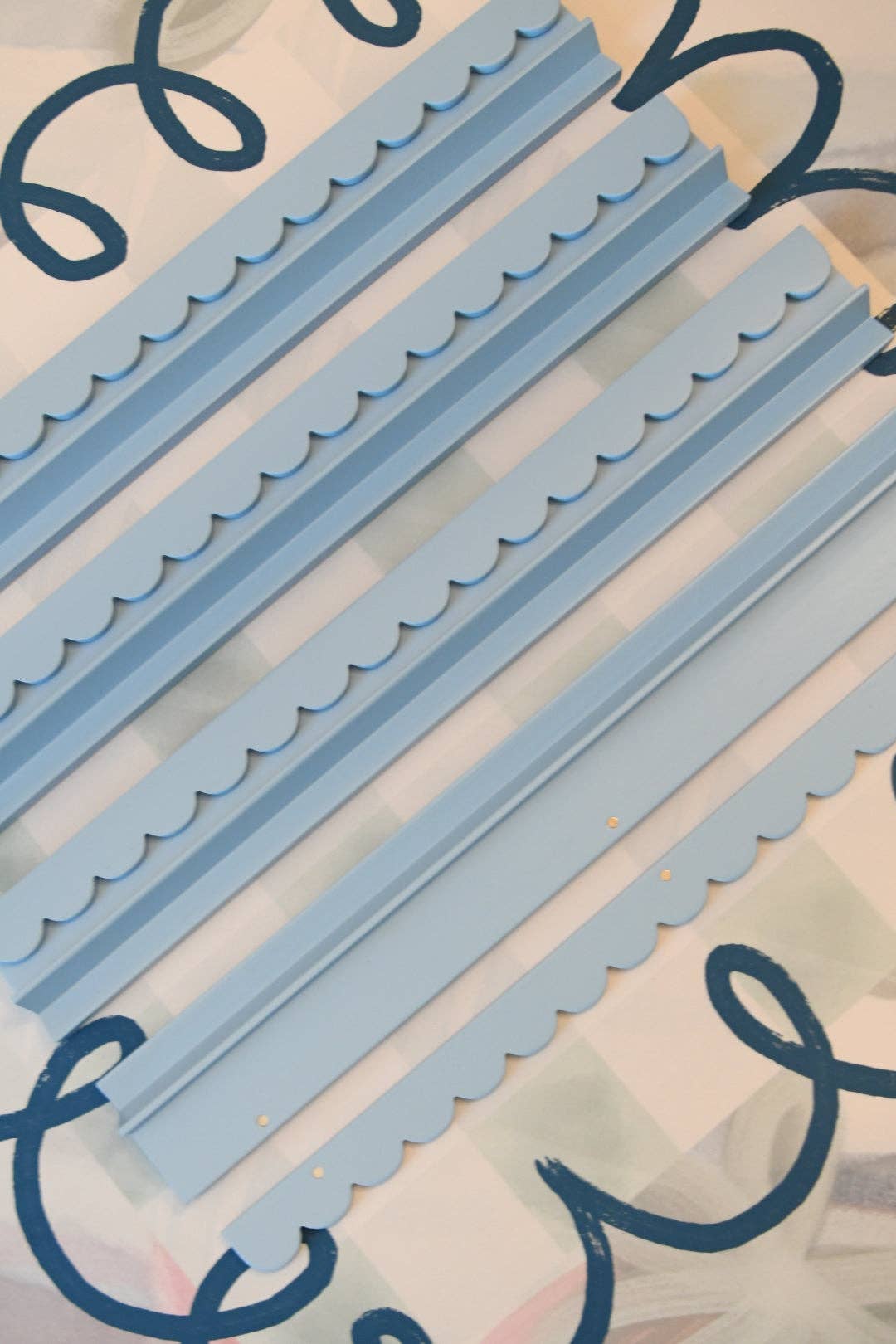 Preppy Blue Scalloped Wooden Mahjong Racks