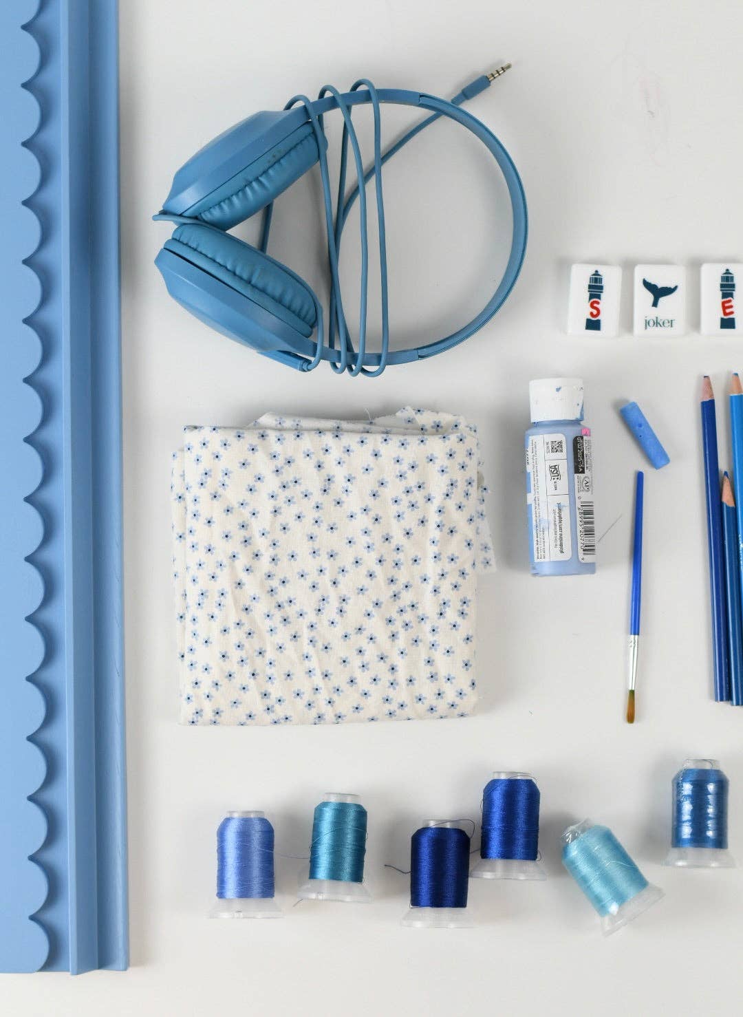 Preppy Blue Scalloped Wooden Mahjong Racks